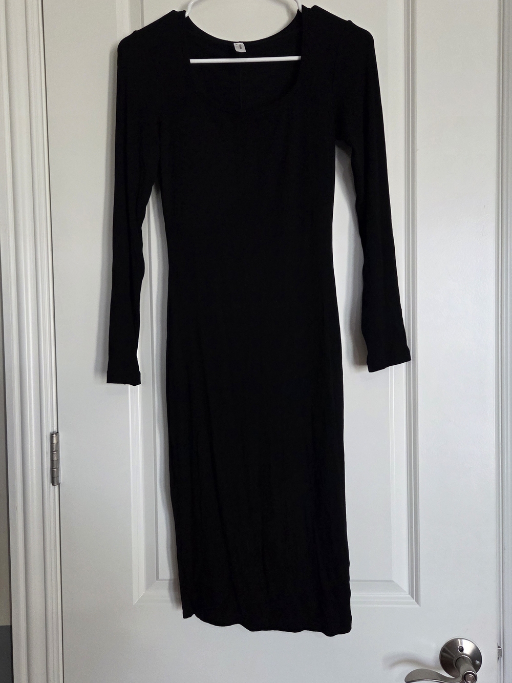 Long-Sleeve Black Midi Dress - Sleek Everyday Fit